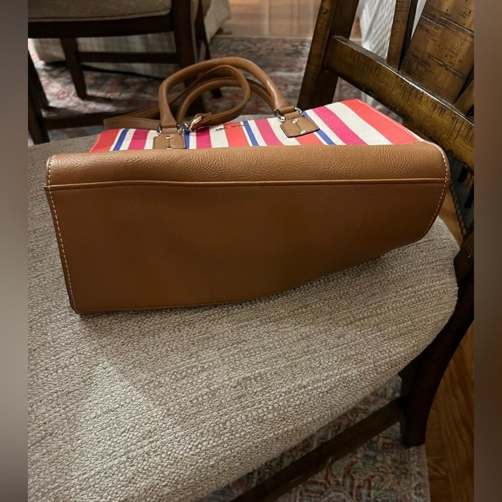 Beautiful striped Nine West purse - Picture 9 of 12